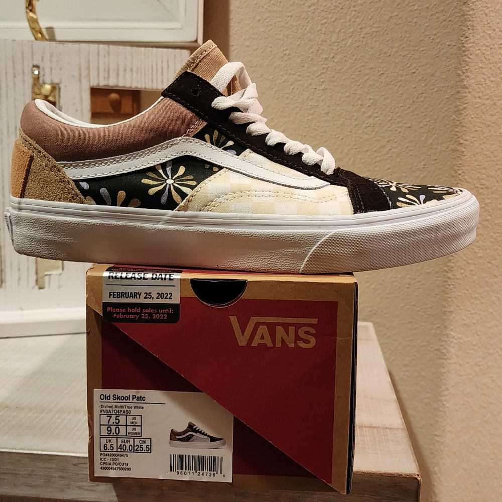Old skool patc Vans~ size 9 Brand new in box . Color~ Divine multitude white